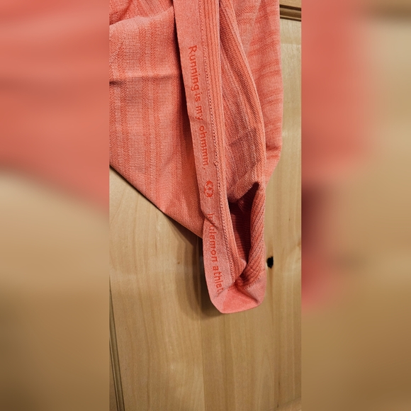 LULULEMON swiftly running shirt, Women's size 8 - Picture 4 of 6